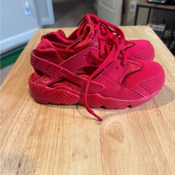 Kids Red Sneakers Size 2 - Picture 2 of 4